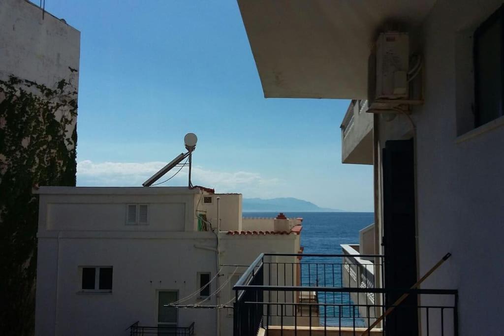 Seaside Family Apartment Loutraki 외부 사진